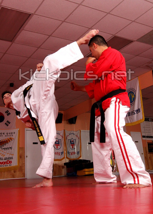 Kickpics Red KICKPICS - home of the hottest martial arts kicking photos on the planet.